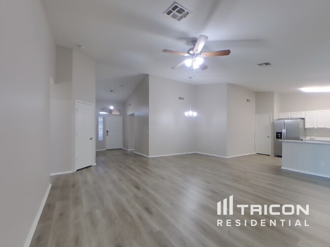 Foto del edificio - 13261 W Paradise Ln