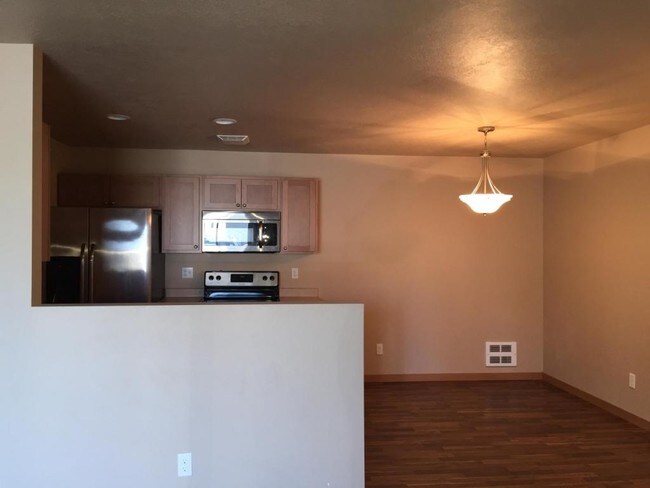 Building Photo - 1624 20th Ave NW #102