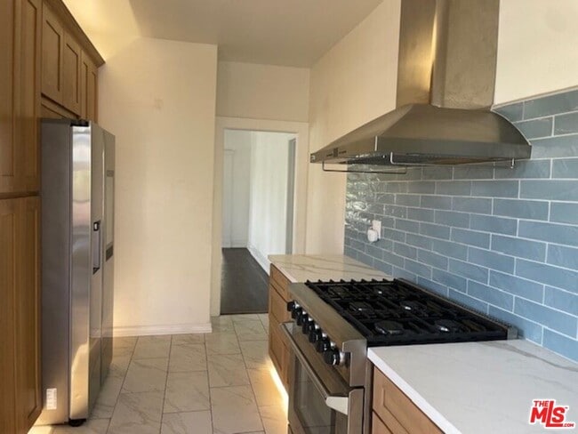 Building Photo - 456 S Wilton Pl