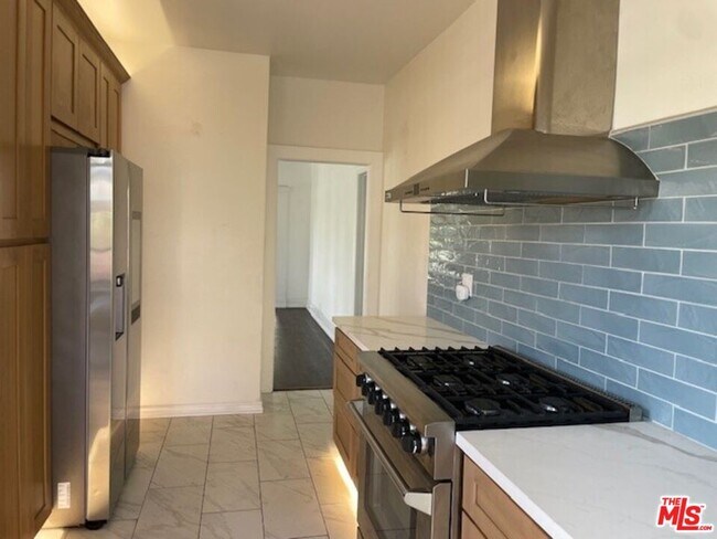 Foto del edificio - 456 S Wilton Pl