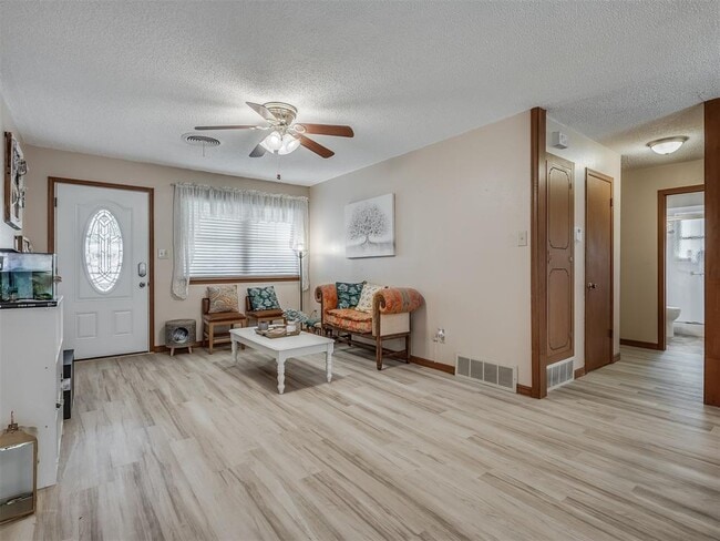 Building Photo - 1220 Columbia Ct