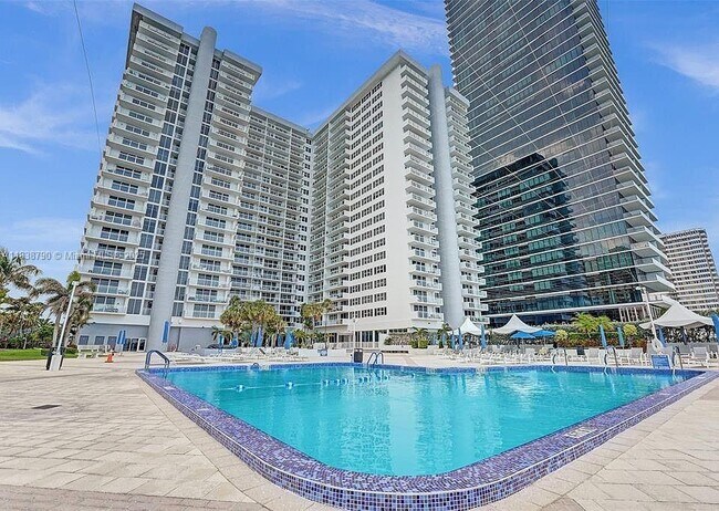 Foto del edificio - 2030 S Ocean Dr