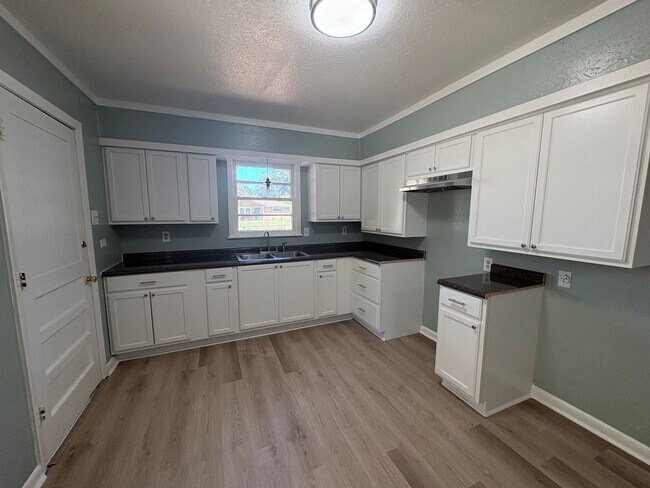 Foto del edificio - 918 Huntington Ln