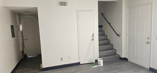 Building Photo - 204 Grayson Way