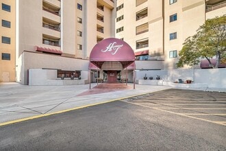 Building Photo - 1111 Horizon Dr