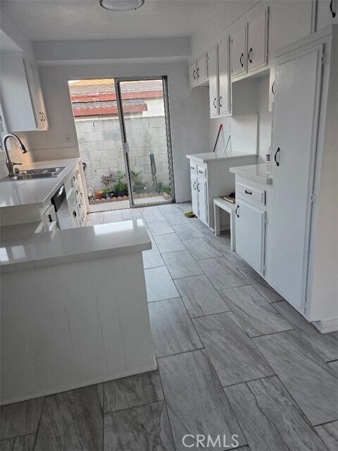 Foto del edificio - 4604 W 160th St