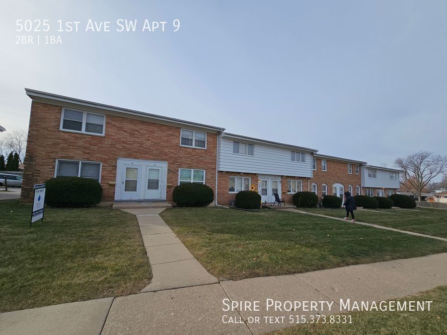 Primary Photo - SW Town House 3 Level 1.5 bath, near shopping