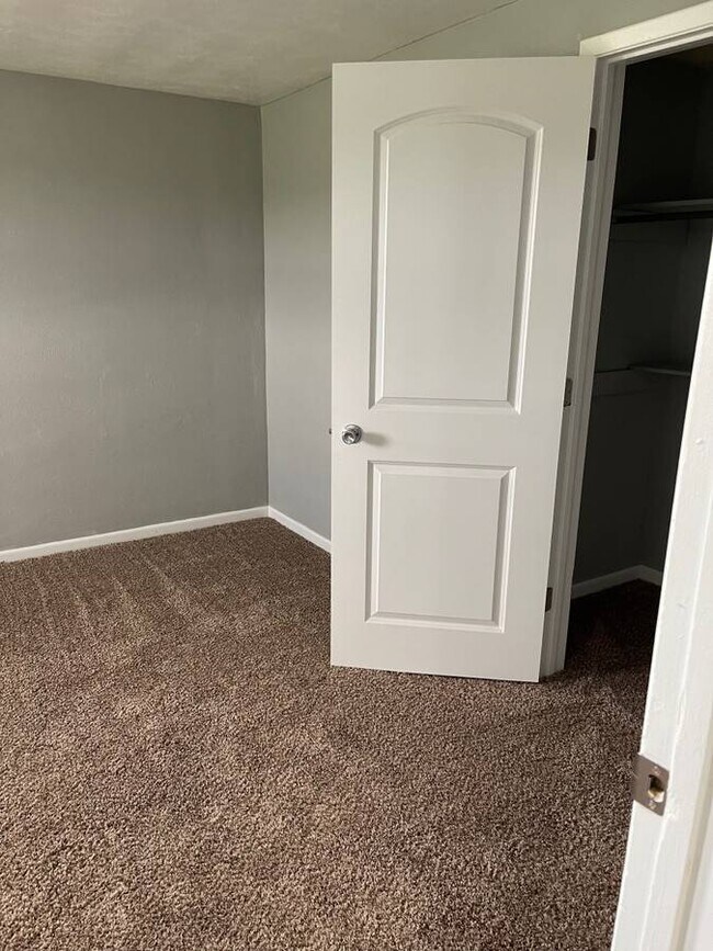 Foto del edificio - 2740 E Phylbeck Ave