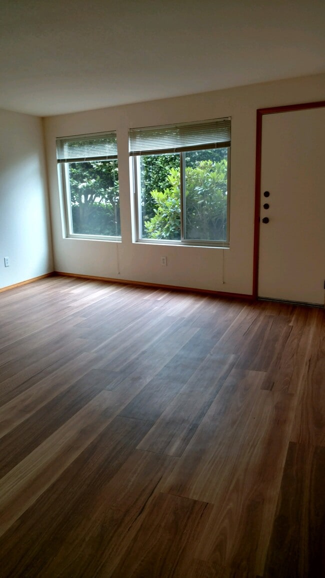 living room windows - Pinehurst Apartments