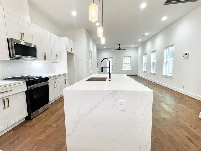 Foto del edificio - 3038 Webster St