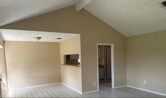 Building Photo - 1355 Tenderden Dr