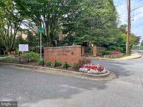 Building Photo - 11401 Commonwealth Dr