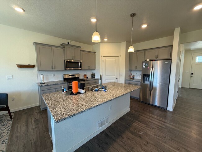 Building Photo - Spacious 5-Bedroom Home in Monument | Back...