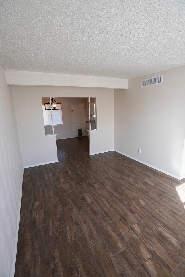 Building Photo - 10525 Champlain St