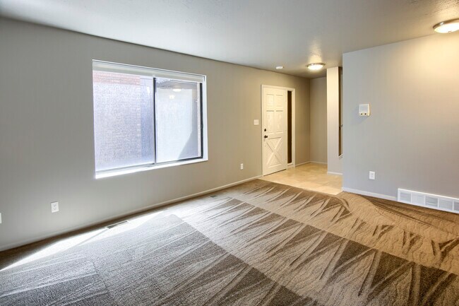 Building Photo - 1120 Canyon Rd