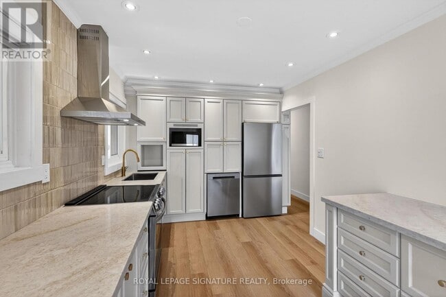 Building Photo - 724 Balaton Ave