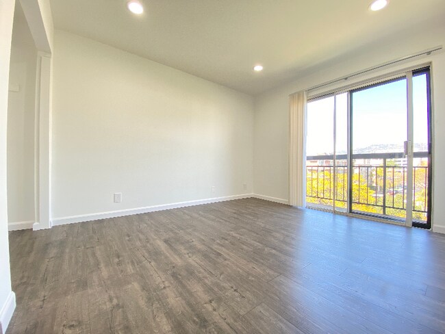 Building Photo - 8722 Burton Way
