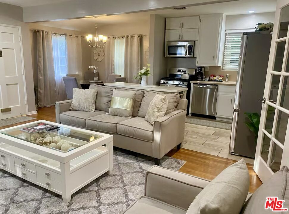 Foto principal - 5944 Irvine Ave