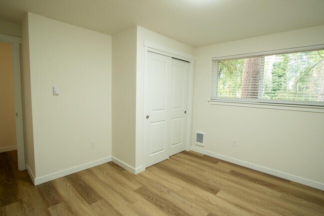 Foto del edificio - 403 43rd Ave SW