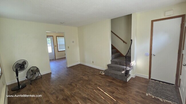 Foto del edificio - Great 2BR Duplex with a yard, Minneapolis ...