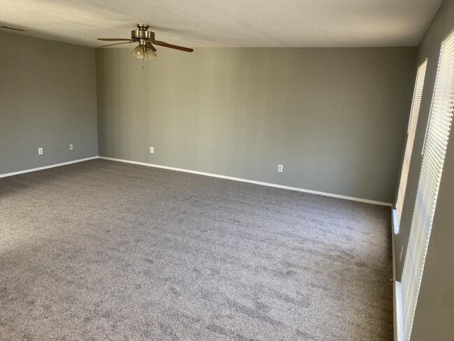 Building Photo - 425 W Spruce Ave