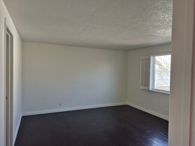 Building Photo - 300 Melrose Dr