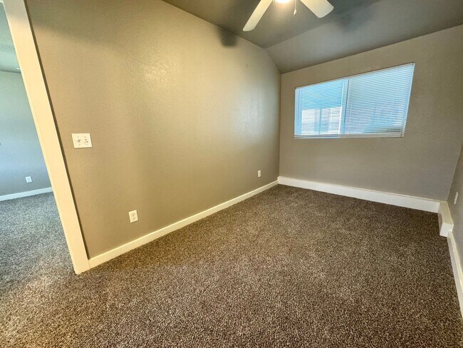Foto del edificio - 314 N Division St