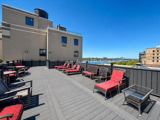 Foto del edificio - 323 W 96th St