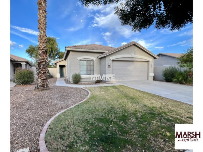 Very nice 4 bedroom home with a fenced poo... House Rental in Gilbert