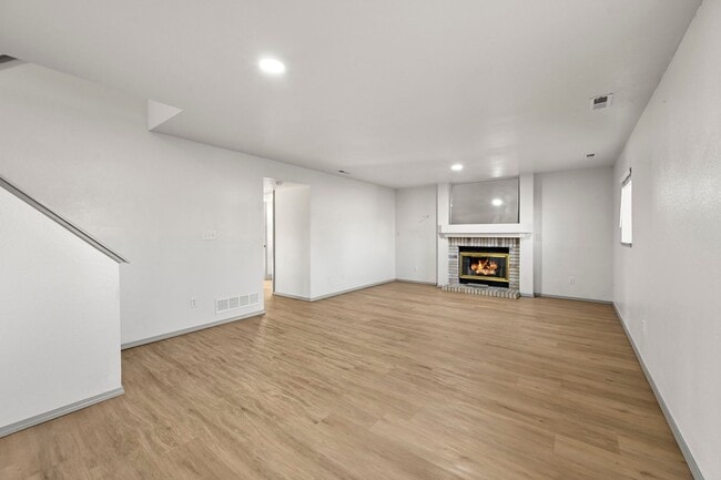 Foto del edificio - 330 Putnam Dr