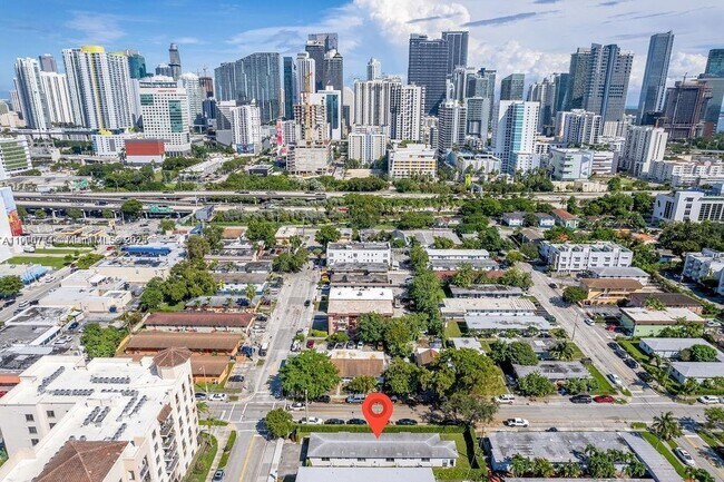 Foto del edificio - 900 SW 5th Ave