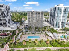 Building Photo - 2625 Collins Ave