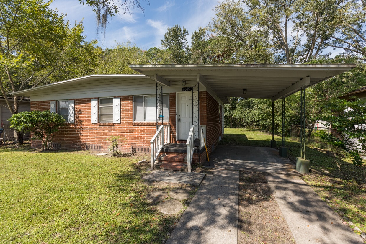 Primary Photo - 2619 Sunny Acres Dr N