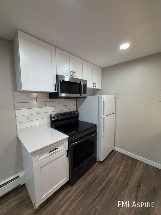 Building Photo - MOVE IN SPECIAL! 1 Bedroom Apartment in Lakewood– Cozy Living right off of Wadsworth close to Hwy 6!