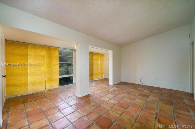 Foto del edificio - 4630 NW 102nd Ave