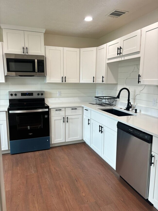 Foto del edificio - 2809 Lagoon Knoll Dr