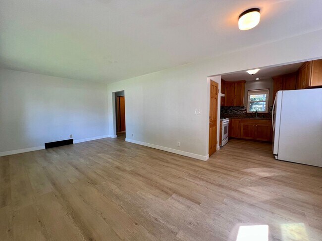 Foto del edificio - Beautiful 4-Bed, 2-Bath Single-Family Home!