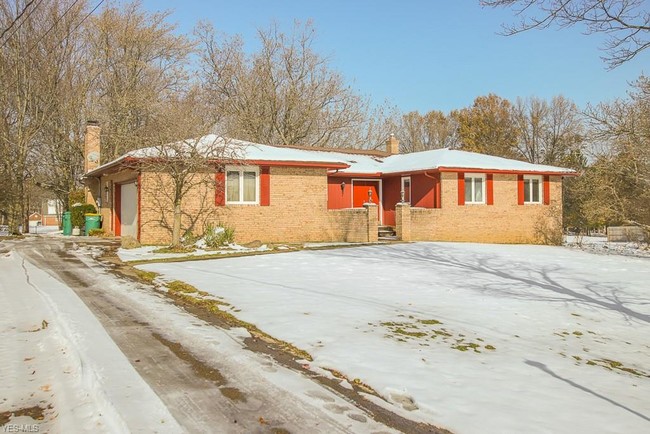 Building Photo - 725 Simich Dr