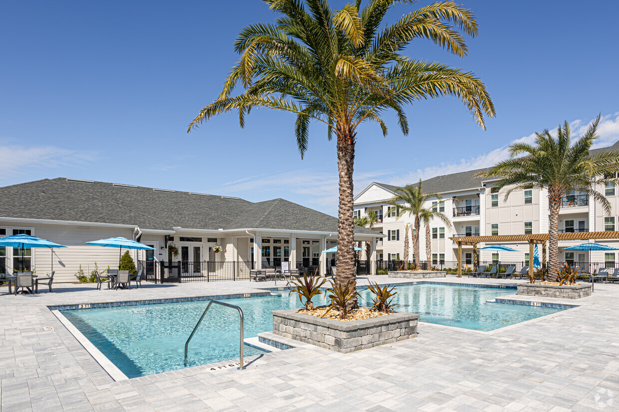 Piscina de agua salada - Azalea Bay Apartments