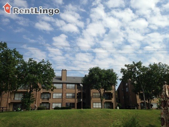 Foto principal - 9988 Windmill Lakes Blvd
