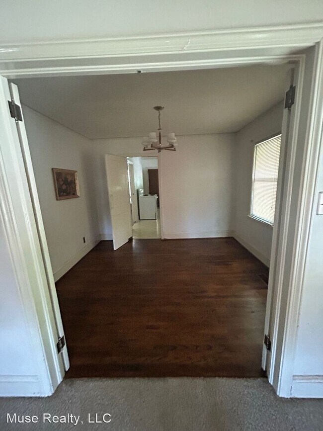 Building Photo - 3 br, 1 bath House - 561 Arch Drive
