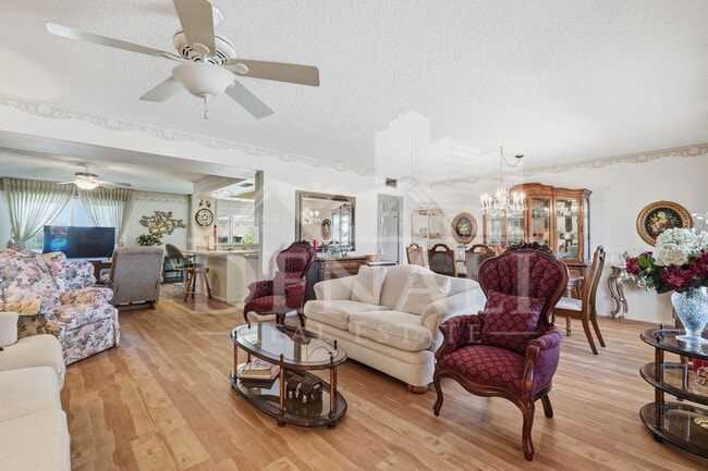 Foto del edificio - 9807 W Mockingbird Dr