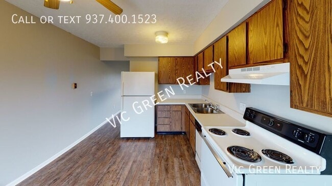 Building Photo - Updated 2 Bedroom, 1 Bath Ranch Apartment