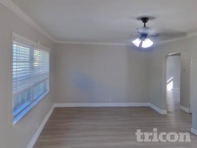 Building Photo - 2324 Bougainvillea St