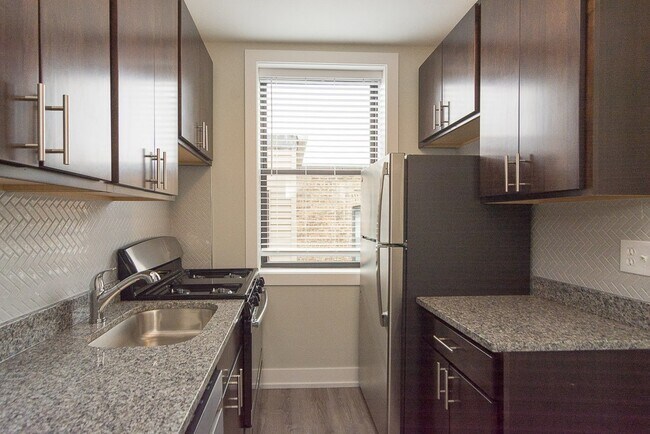 Foto del edificio - 711 W Brompton Ave