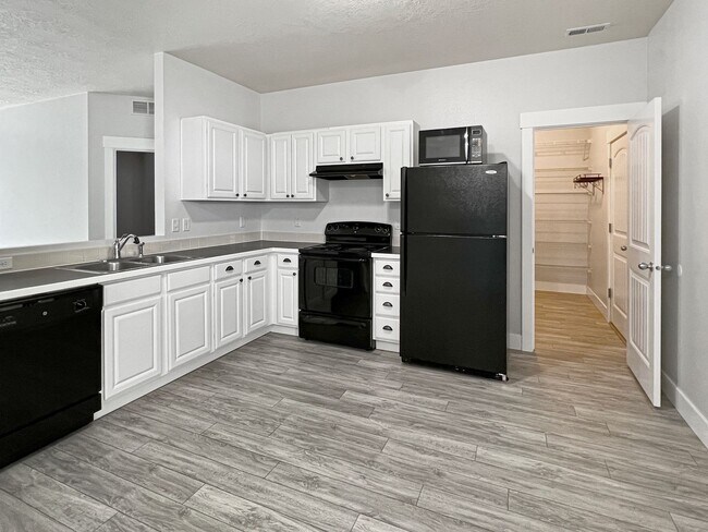 Foto del edificio - 3-Bedroom Home FOR RENT in Awesome Meridian Location