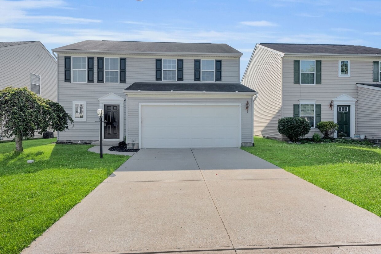 Goshen- 3bed 2.5 bath home ready for the summer cookouts - Loveland- 3bed 2.5 bath home ready for the summer cookouts