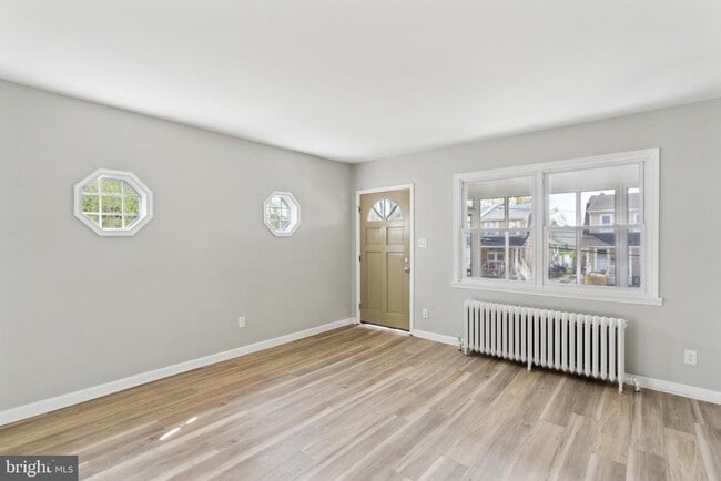 Building Photo - 557 9th Ave