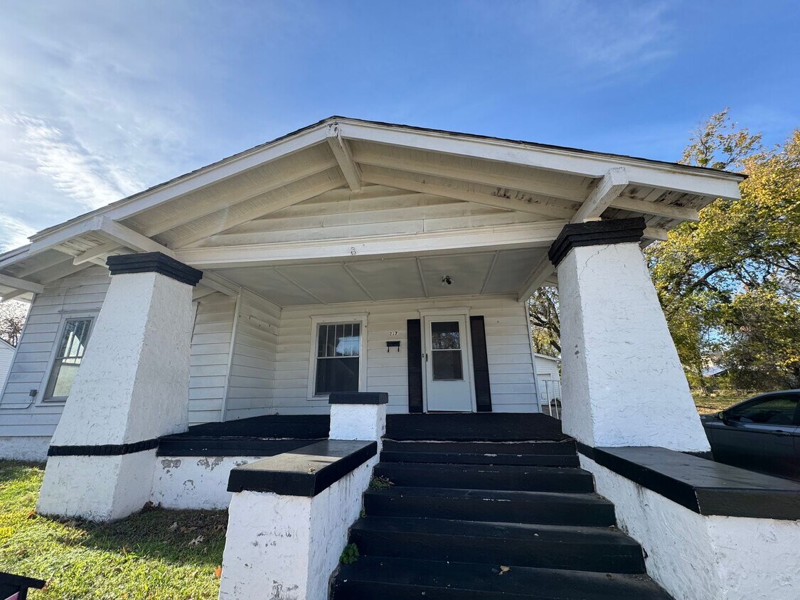 Foto principal - 217 SW B St / 217 SW B St 1/2