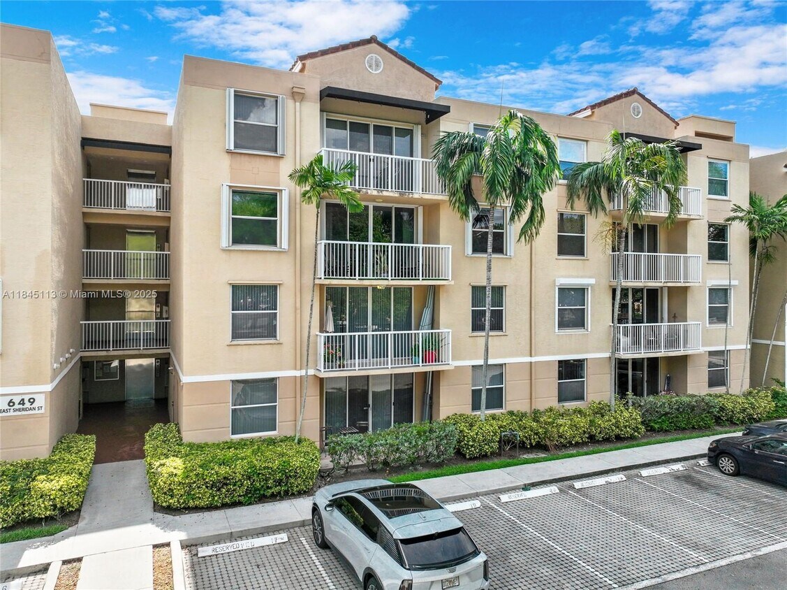 Foto principal - 649 E Sheridan St
